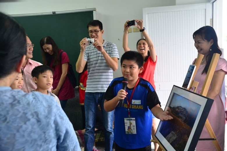 小小解說員鼎元同學現場導覽，引起滿堂喝采。